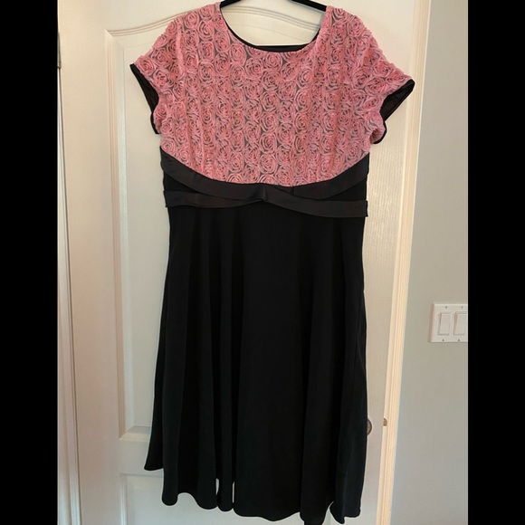 Dress - Picture 1 of 4